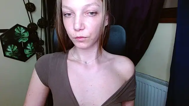 EmillyPlay online show from March 30, 2026, 5:36 pm