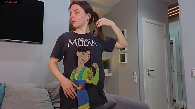 DonnaBurkee online show from November 12, 2025, 4:05 am