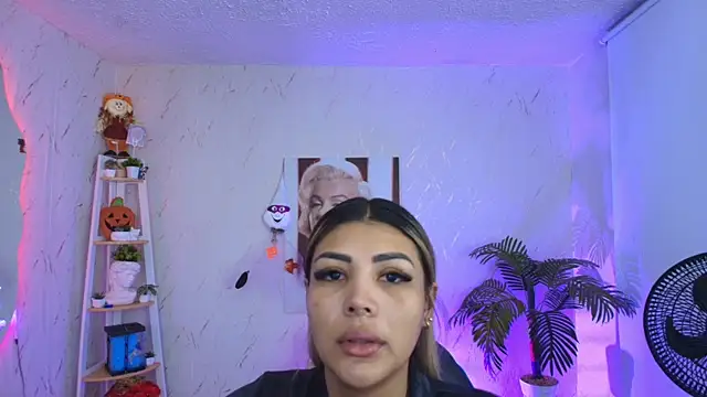 Snapshot of SALOOMEE__ chatting on November 19, 2025, 10:59 am SALOOMEE online show from November 19, 2025, 10:59 am