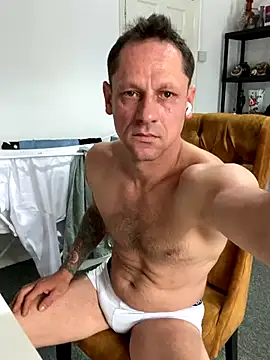 Snapshot of Yourhotboy_42 chatting on October 11, 2025, 11:00 am Yourhotboy 42 online show from October 11, 2025, 11:00 am