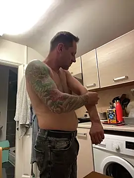 Snapshot of Yourhotboy_42 chatting on October 9, 2025, 5:46 pm Yourhotboy 42 online show from October 9, 2025, 5:46 pm