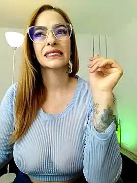 Snapshot of Alessandra_Schmoll chatting on March 15, 2025, 9:41 am Alessandra Schmoll online show from March 15, 2025, 9:41 am