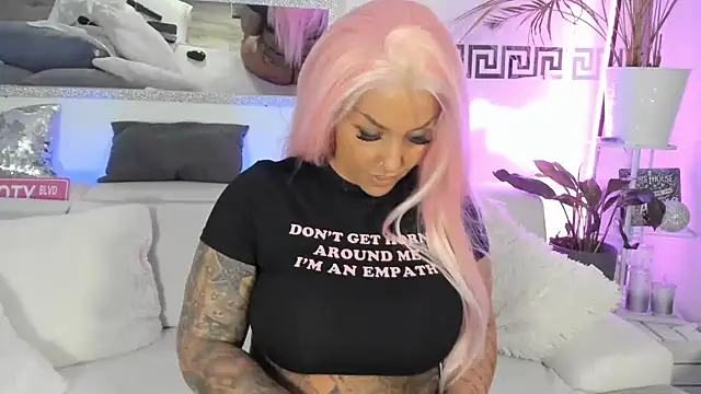 Snapshot of CocoSkyy chatting on February 14, 2025, 3:15 pm CocoSkyy online show from February 14, 2025, 3:15 pm