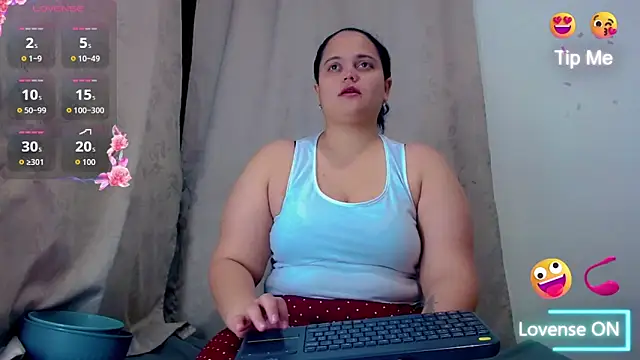 Snapshot of brunnette_hot chatting on December 15, 2025, 10:21 am brunnette hot online show from December 15, 2025, 10:21 am