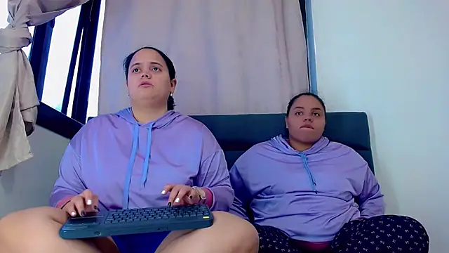 Snapshot of brunnette_hot chatting on November 30, 2025, 11:00 am brunnette hot online show from November 30, 2025, 11:00 am