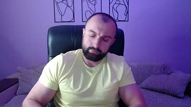 brindlefly6969 online show from February 2, 2026, 12:37 pm