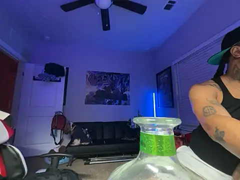 4EVAGLACIERS online show from April 28, 2026, 3:11 am