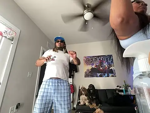 4EVAGLACIERS online show from April 13, 2026, 3:43 am