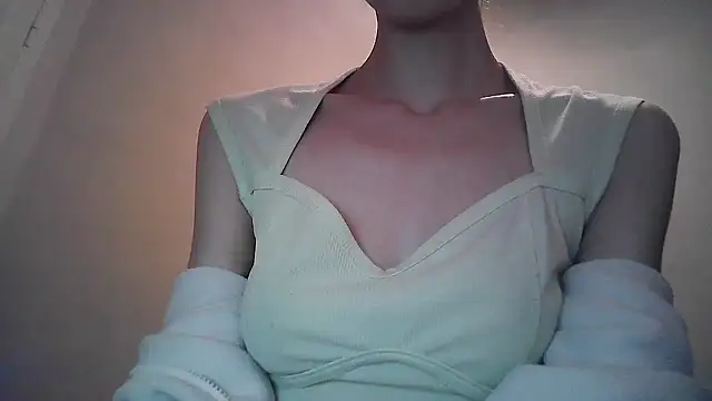 Snapshot of ElizaSwon chatting on September 11, 2025, 4:18 pm ElizaSwon online show from September 11, 2025, 4:18 pm