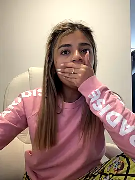 pamell col online show from October 5, 2025, 8:32 pm