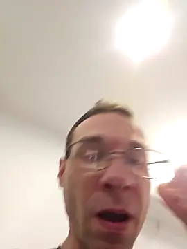 Iliketocooksquirt25 online show from April 21, 2026, 2:36 am