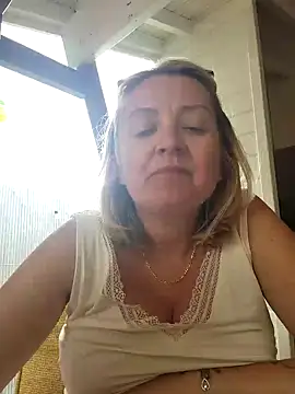 Snapshot of lady_charlyne chatting on January 24, 2025, 4:17 pm lady charlyne online show from January 24, 2025, 4:17 pm