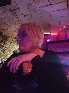 Snapshot of lady_charlyne chatting on June 12, 2026, 7:33 pm lady charlyne online show from June 12, 2026, 7:33 pm
