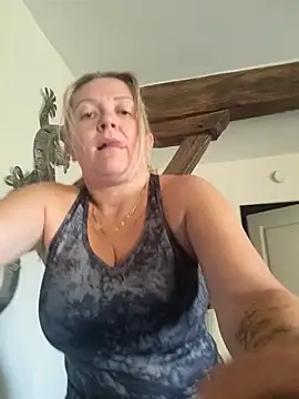 Snapshot of lady_charlyne chatting on February 26, 2025, 9:33 am lady charlyne online show from February 26, 2025, 9:33 am