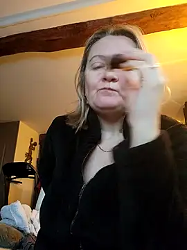 Snapshot of lady_charlyne chatting on January 8, 2025, 8:38 am lady charlyne online show from January 8, 2025, 8:38 am