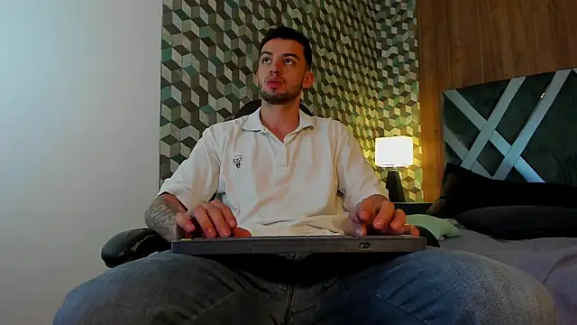 Snapshot of Michael_magno chatting on March 2, 2025, 8:03 pm Michael magno online show from March 2, 2025, 8:03 pm