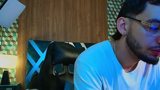 Snapshot of Michael_magno chatting on November 4, 2025, 11:25 am Michael magno online show from November 4, 2025, 11:25 am