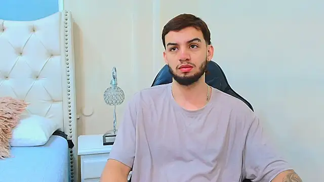 Snapshot of Michael_magno chatting on November 17, 2025, 12:31 pm Michael magno online show from November 17, 2025, 12:31 pm