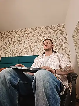 Snapshot of Michael_magno chatting on July 9, 2026, 6:18 pm Michael magno online show from July 9, 2026, 6:18 pm