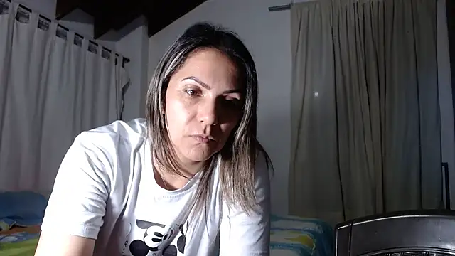 Snapshot of Chantal_hott chatting on October 28, 2025, 2:01 am Chantal hott online show from October 28, 2025, 2:01 am