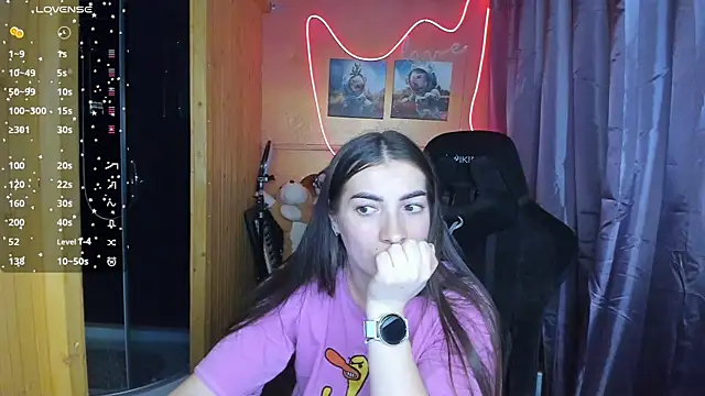 Snapshot of Fiery_Brunette_ chatting on March 7, 2025, 4:44 pm Fiery Brunette online show from March 7, 2025, 4:44 pm