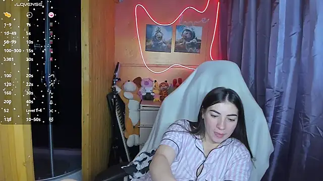 Snapshot of Fiery_Brunette_ chatting on February 28, 2025, 4:43 am Fiery Brunette online show from February 28, 2025, 4:43 am