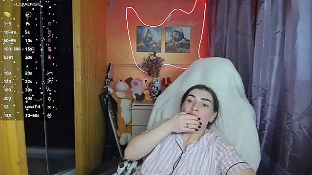 Snapshot of Fiery_Brunette_ chatting on March 20, 2025, 10:32 am Fiery Brunette online show from March 20, 2025, 10:32 am