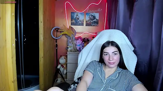 Fiery Brunette  online show from November 29, 2025, 6:13 am