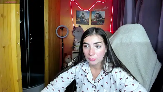 Snapshot of Fiery_Brunette_ chatting on October 1, 2025, 10:20 am Fiery Brunette online show from October 1, 2025, 10:20 am