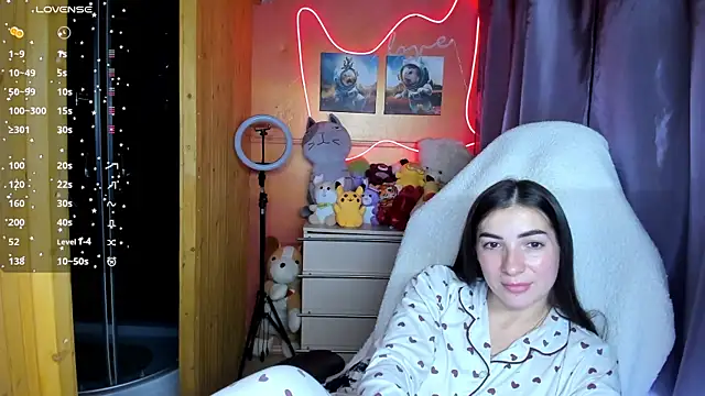 Snapshot of Fiery_Brunette_ chatting on September 19, 2025, 6:50 am Fiery Brunette online show from September 19, 2025, 6:50 am