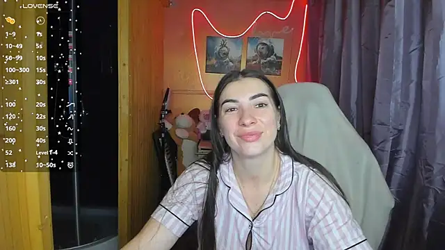 Snapshot of Fiery_Brunette_ chatting on March 3, 2025, 4:21 am Fiery Brunette online show from March 3, 2025, 4:21 am