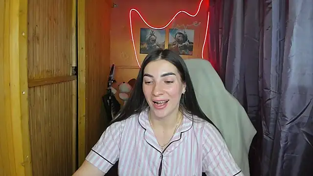 Snapshot of Fiery_Brunette_ chatting on February 18, 2025, 9:43 am Fiery Brunette online show from February 18, 2025, 9:43 am