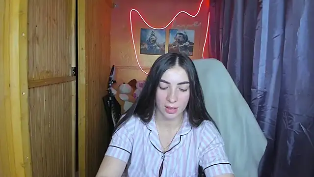 Snapshot of Fiery_Brunette_ chatting on February 17, 2025, 9:35 am Fiery Brunette online show from February 17, 2025, 9:35 am