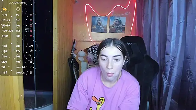 Snapshot of Fiery_Brunette_ chatting on March 6, 2025, 9:25 am Fiery Brunette online show from March 6, 2025, 9:25 am