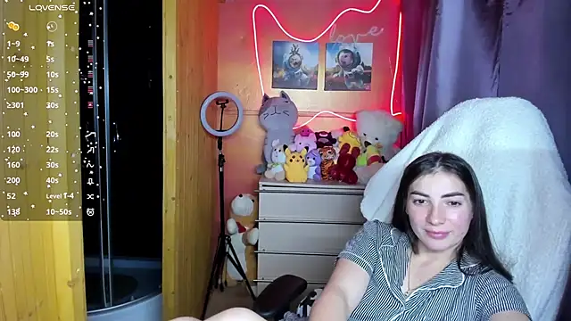 Snapshot of Fiery_Brunette_ chatting on October 13, 2025, 5:47 pm Fiery Brunette online show from October 13, 2025, 5:47 pm