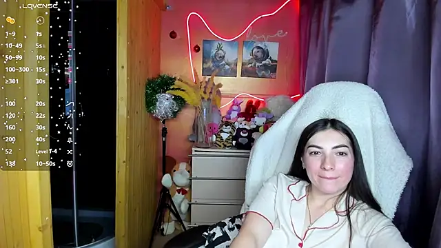 Fiery Brunette  online show from January 6, 2026, 8:51 am