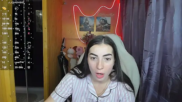 Snapshot of Fiery_Brunette_ chatting on March 20, 2025, 5:24 am Fiery Brunette online show from March 20, 2025, 5:24 am