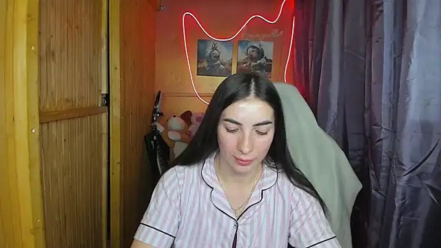 Snapshot of Fiery_Brunette_ chatting on February 19, 2025, 6:43 pm Fiery Brunette online show from February 19, 2025, 6:43 pm