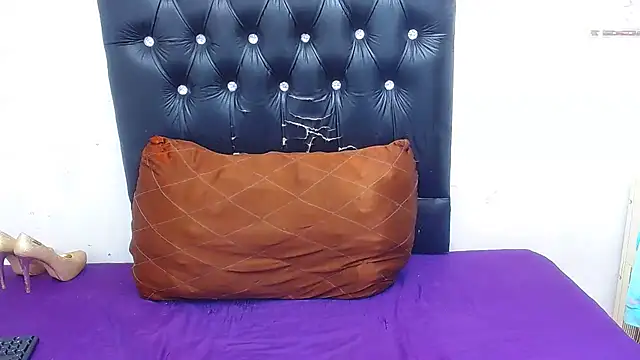 JUICYASSxxx online show from March 12, 2025, 11:44 pm