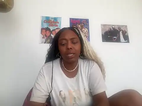 Snapshot of ChocolateCakeQueen chatting on July 10, 2026, 2:50 pm ChocolateCakeQueen online show from July 10, 2026, 2:50 pm