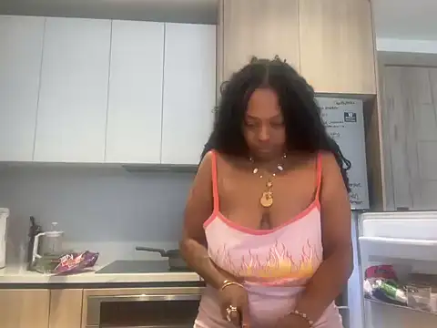 ChocolateCakeQueen online show from April 18, 2026, 10:43 pm