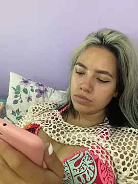 Snapshot of hannahb-e chatting on March 22, 2025, 5:41 pm hannahb-e online show from March 22, 2025, 5:41 pm