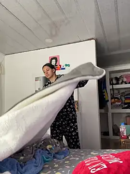 hannahb-e online show from April 19, 2026, 3:02 pm