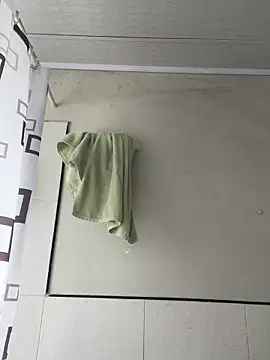 Snapshot of hannahb-e chatting on December 2, 2025, 1:46 pm hannahb-e online show from December 2, 2025, 1:46 pm