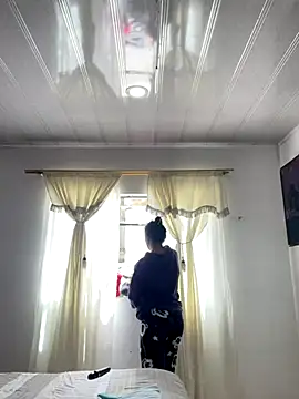 Snapshot of hannahb-e chatting on October 18, 2025, 4:09 pm hannahb-e online show from October 18, 2025, 4:09 pm