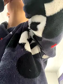 Snapshot of hannahb-e chatting on November 13, 2025, 4:22 pm hannahb-e online show from November 13, 2025, 4:22 pm