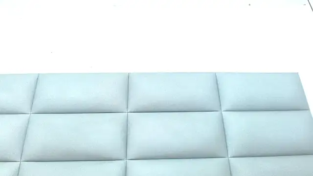 emily brontee  online show from October 4, 2025, 1:01 pm