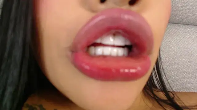 emily brontee  online show from March 20, 2025, 3:58 pm