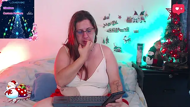 Snapshot of katie_joness_ chatting on December 1, 2025, 11:11 am katie joness online show from December 1, 2025, 11:11 am