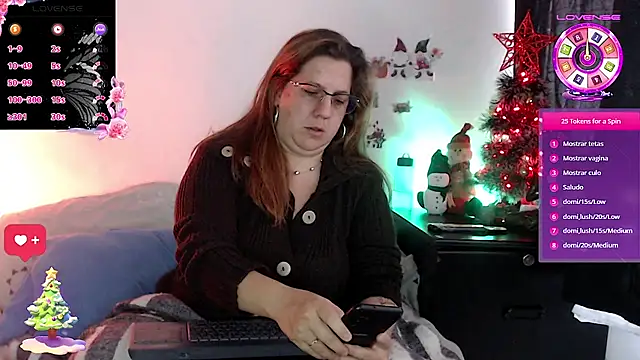 Snapshot of katie_joness_ chatting on November 17, 2025, 12:09 pm katie joness online show from November 17, 2025, 12:09 pm